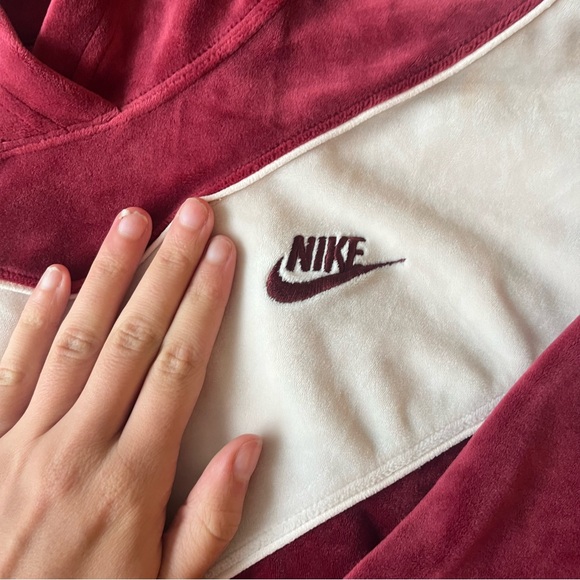 Super soft and cute red and white Nike hoodie - Picture 2 of 3